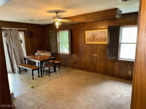 Living - 6116 Dakotah Dr, Fort Smith, AR 72916 photo 4 of 5