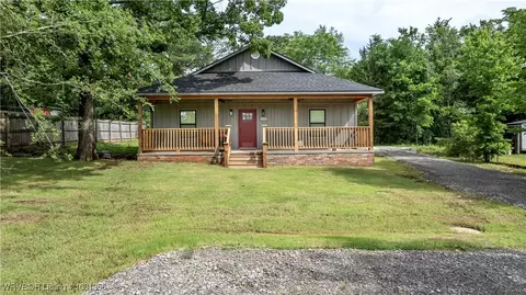 942 Strawberry Ln, Cedarville, AR 72932
