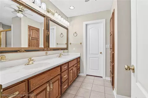 Bath - 5701 Free Ferry Rd #29, Fort Smith, AR 72903 photo 1 of 3
