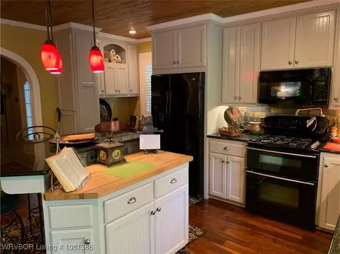 Kitchen - 44 Hiland Dr, Fort Smith, AR 72901 photo 2 of 4