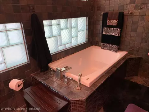 Bath - 44 Hiland Dr, Fort Smith, AR 72901 photo 5 of 7