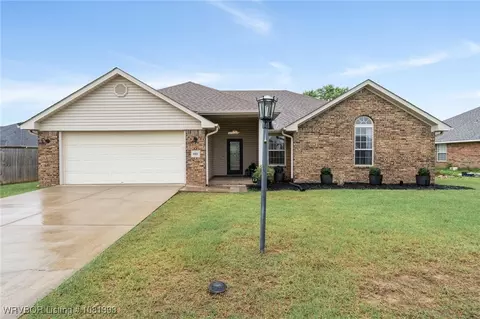 823 Live Oak Way, Alma, AR 72921