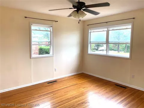 Bedroom - 3121 S Cliff Dr, Fort Smith, AR 72903 photo 2 of 3
