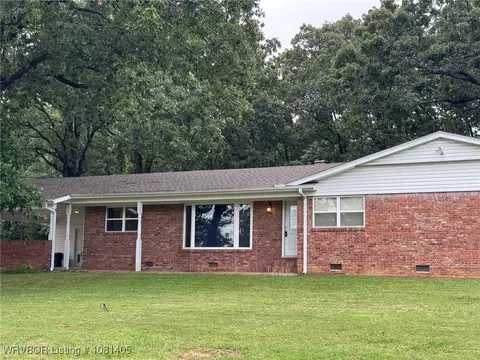 Exterior - 3121 S Cliff Dr, Fort Smith, AR 72903 photo 2 of 4