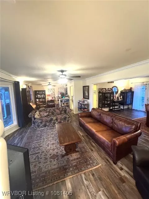 Living - 3121 S Cliff Dr, Fort Smith, AR 72903 photo 2 of 2