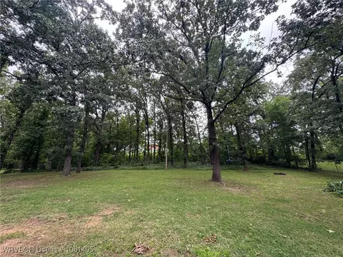 Exterior - 3121 S Cliff Dr, Fort Smith, AR 72903 photo 3 of 4