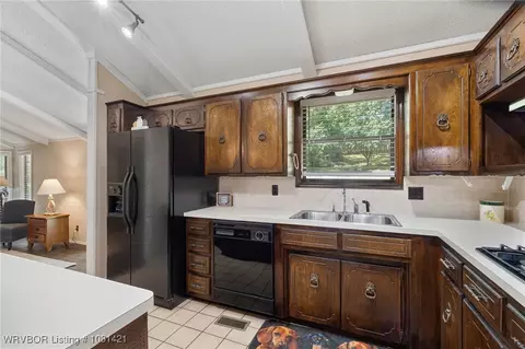 Kitchen - 2900 Fincastle Dr, Fort Smith, AR 72908 photo 2 of 3