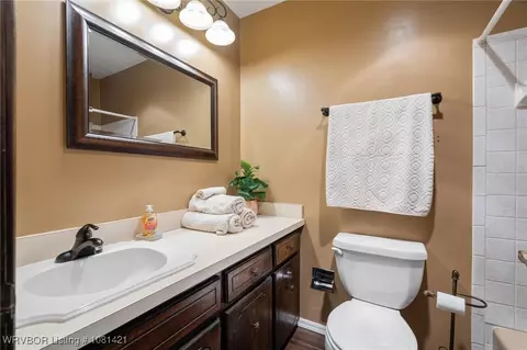 Bath - 2900 Fincastle Dr, Fort Smith, AR 72908 photo 1 of 3