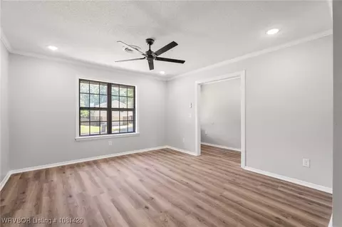 Living - 2800 97th Cir, Fort Smith, AR 72903 photo 2 of 5