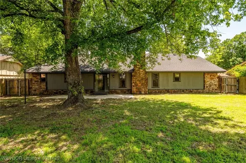 Exterior - 2800 97th Cir, Fort Smith, AR 72903 photo 6 of 9
