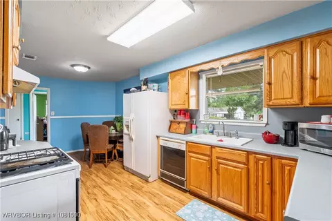 Kitchen - 2901 Memphis St, Fort Smith, AR 72901 photo 1 of 2