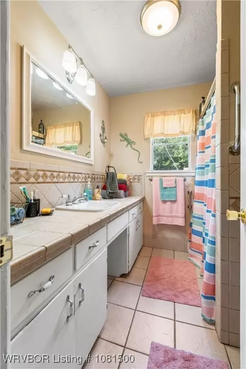 Bath - 2901 Memphis St, Fort Smith, AR 72901 photo 3 of 3