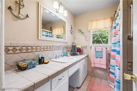 Bath - 2901 Memphis St, Fort Smith, AR 72901 photo 2 of 3