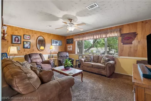 Living - 2901 Memphis St, Fort Smith, AR 72901 photo 2 of 4