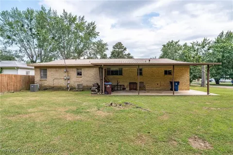 Exterior - 2901 Memphis St, Fort Smith, AR 72901 photo 7 of 9