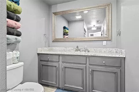 Bath - 2121 Garner Ln, Fort Smith, AR 72901 photo 3 of 5