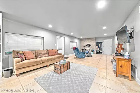 Living - 2121 Garner Ln, Fort Smith, AR 72901 photo 2 of 2