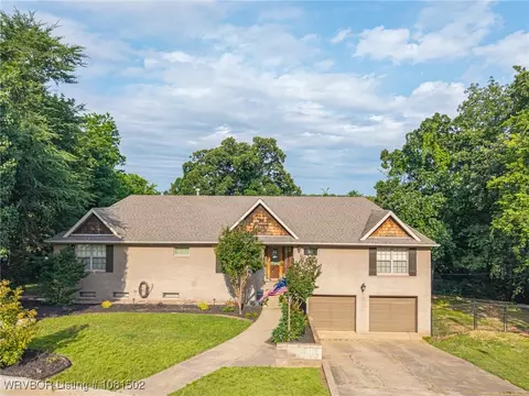 2121 Garner Ln, Fort Smith, AR 72901