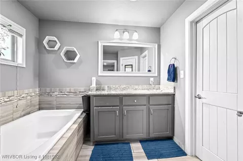 Bath - 2121 Garner Ln, Fort Smith, AR 72901 photo 2 of 5