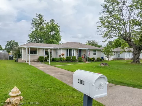 Exterior - 3909 S Q St, Fort Smith, AR 72903 photo 11 of 13