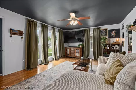 Living - 3909 S Q St, Fort Smith, AR 72903 photo 3 of 3