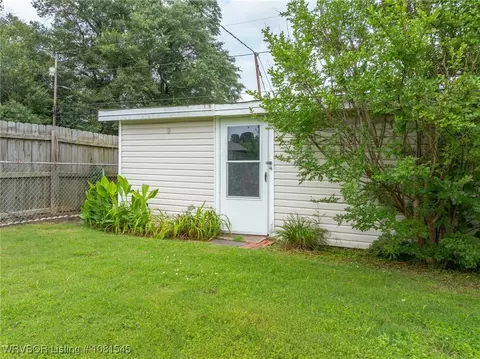 Exterior - 3909 S Q St, Fort Smith, AR 72903 photo 10 of 13