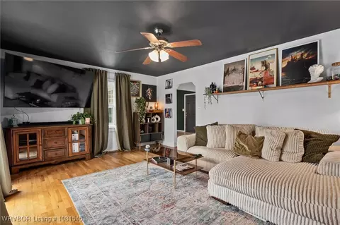 Living - 3909 S Q St, Fort Smith, AR 72903 photo 2 of 3