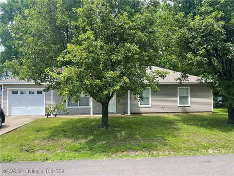 4 Fayetteville St, Lavaca, AR 72941