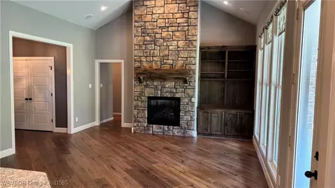 Living - 218 Waterfront Cir, Alma, AR 72921 photo 1 of 1