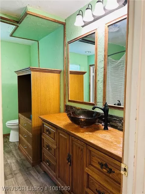 Bath - 1301 9th St, Barling, AR 72923 photo 1 of 4