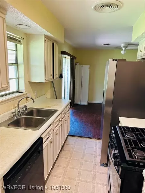 Kitchen - 1301 9th St, Barling, AR 72923 photo 1 of 2