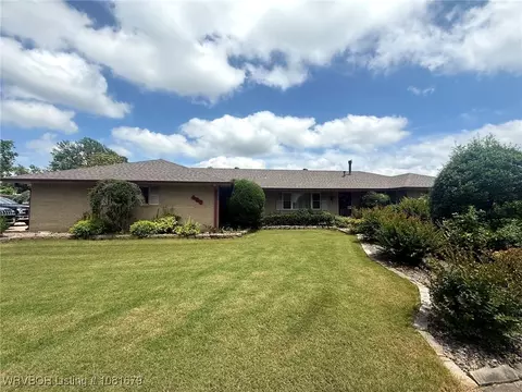 400 Fryar Dr, Sallisaw, OK 74955