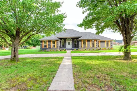 2818 Oakview Rd, Fort Smith, AR 72908