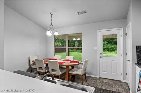 Dining - 7700 Huntington Way, Fort Smith, AR 72916 photo 2 of 3