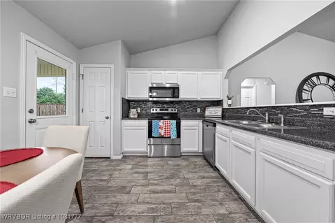 Kitchen - 7700 Huntington Way, Fort Smith, AR 72916 photo 2 of 2