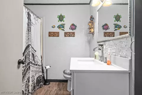 Bath - 809 Broadway St, Mansfield, AR 72944 photo 4 of 4