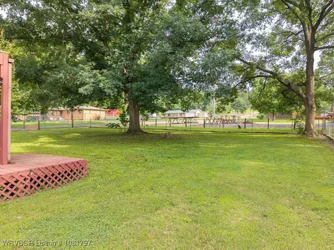 Exterior - 809 Broadway St, Mansfield, AR 72944 photo 12 of 17