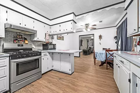 Entry Way - 809 Broadway St, Mansfield, AR 72944 photo 1 of 1