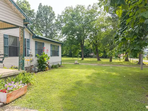 Exterior - 809 Broadway St, Mansfield, AR 72944 photo 5 of 17