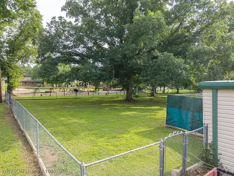 Exterior - 809 Broadway St, Mansfield, AR 72944 photo 14 of 17