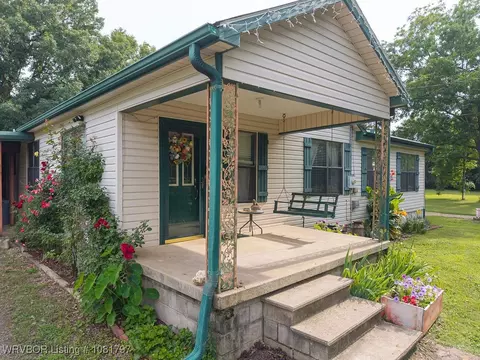 Exterior - 809 Broadway St, Mansfield, AR 72944 photo 3 of 17
