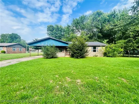 300 Larry, Panama, OK 74951