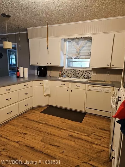 Kitchen - 508 E Denver St, Greenwood, AR 72936 photo 2 of 2