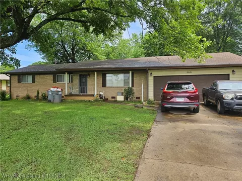 Exterior - 508 E Denver St, Greenwood, AR 72936 photo 3 of 4