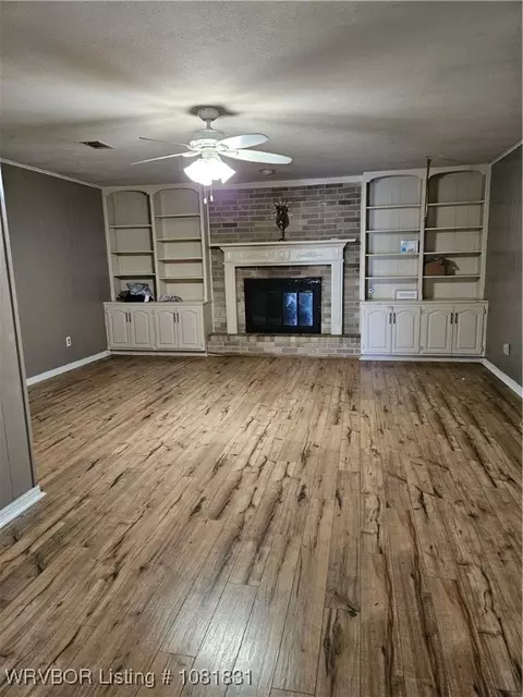 Living - 508 E Denver St, Greenwood, AR 72936 photo 2 of 2