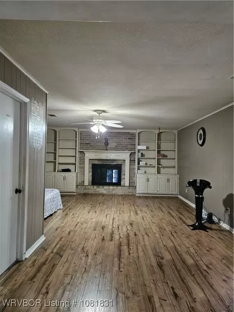 Living - 508 E Denver St, Greenwood, AR 72936 photo 1 of 2