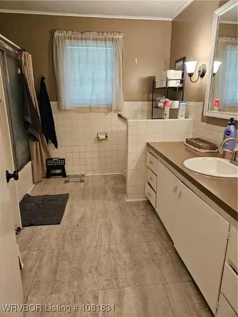 Bath - 508 E Denver St, Greenwood, AR 72936 photo 1 of 1