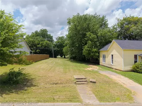 1319 N 14th St, Fort Smith, AR 72901