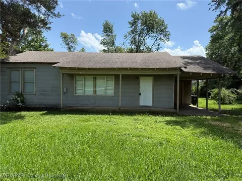 808 E Redwood Ave, Sallisaw, OK 74955