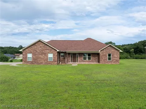 146 Greystone Ln, Russellville, AR 72802